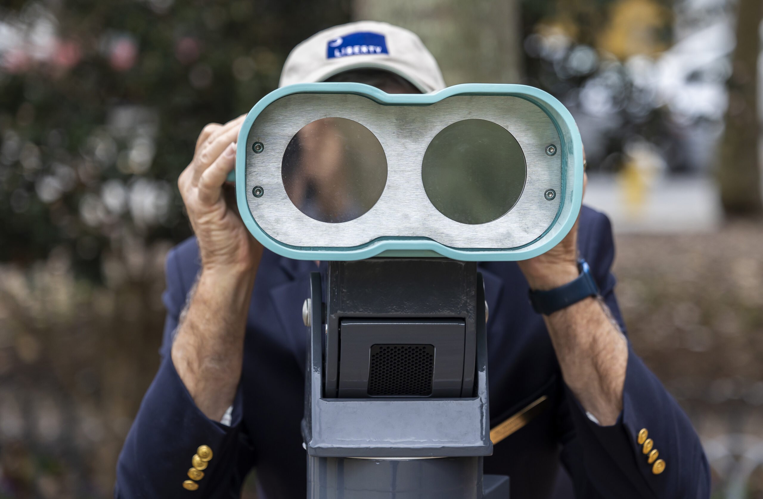 AR Binoculars. Charleston's mayor using the VR binoculars