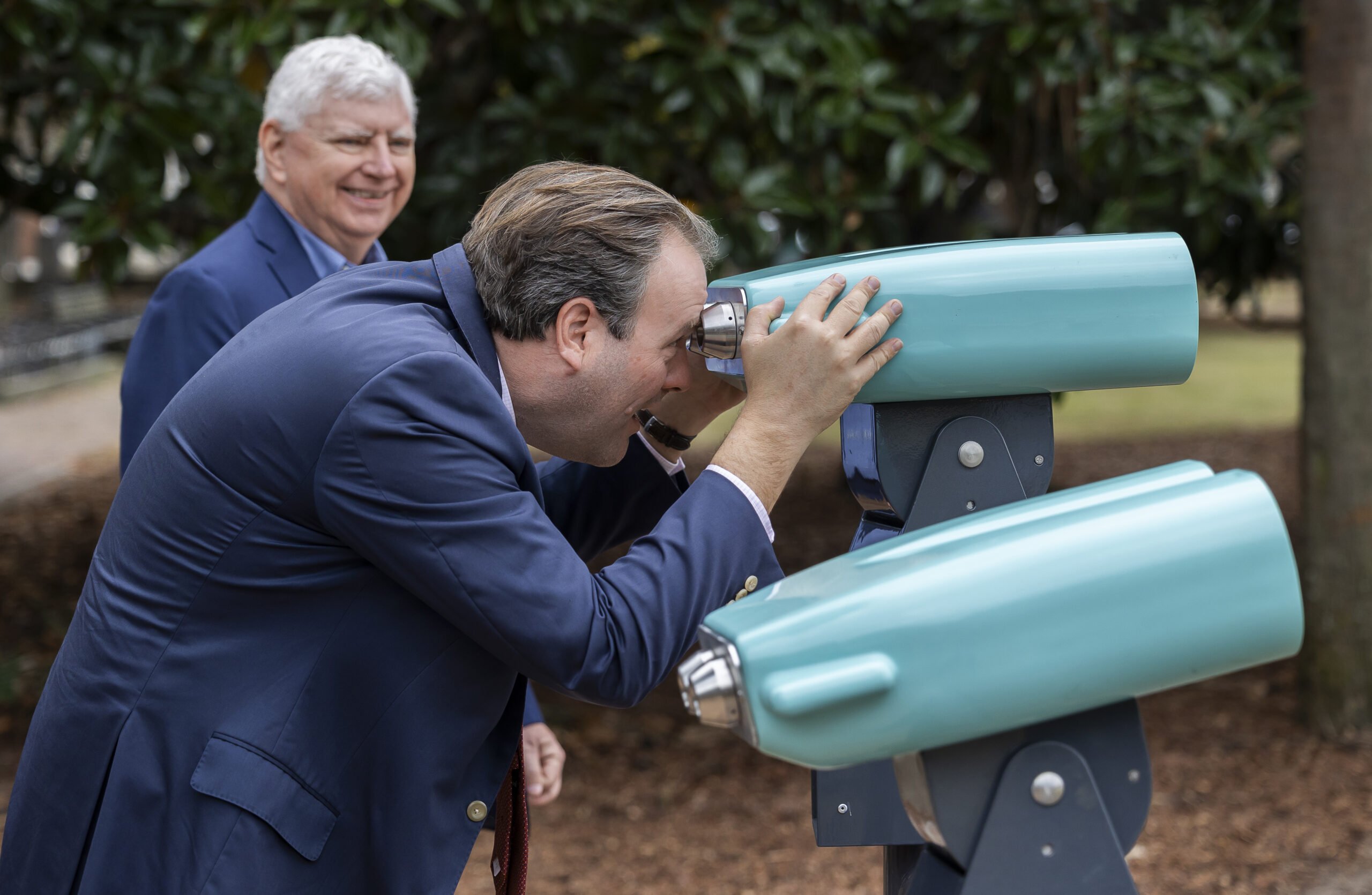 Charleston's mayor using the VR binoculars