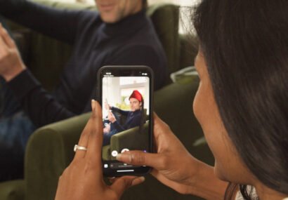 Person using Augmented reality hat filter for Benaki Museum AR app