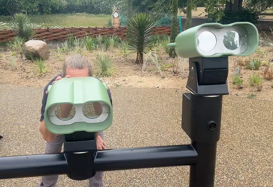 Virtual reality Binoculars at Kew gardens